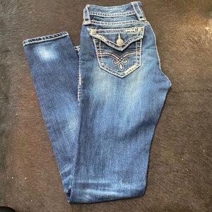 Skinny Jeans size 26. Hardly used.